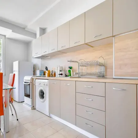 Park & Metro Nearby Washer Modern Bathroom Apartment Sofia