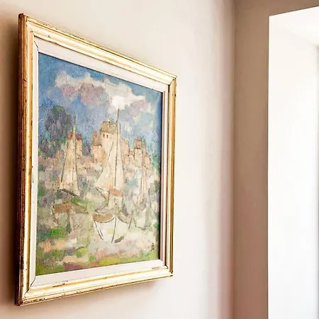 Park & Metro Nearby Washer Modern Bathroom